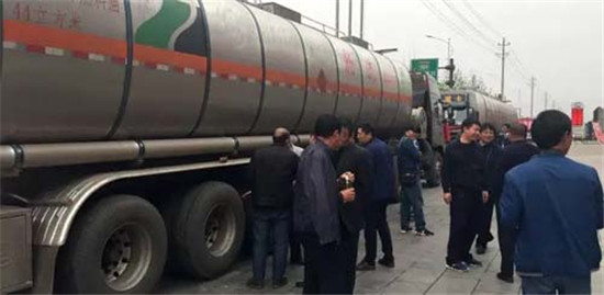中集凌宇：三晉大地現(xiàn)新潮液罐車，引來200多人圍觀