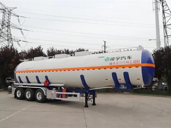 中集凌宇新款鋁合金易燃液體運(yùn)輸車(chē)來(lái)了！